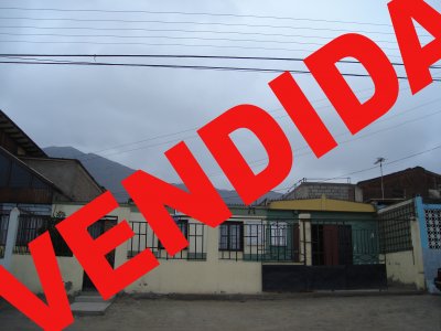 Hermosa casa,con ceramica,patio,buen sector, cerca de colegios , supermercado,locomoción.