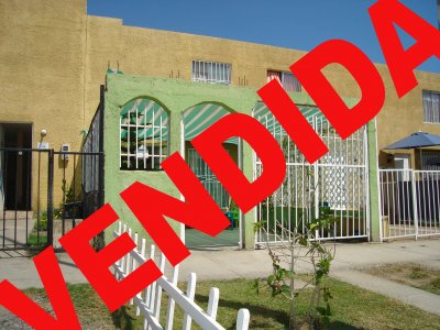 Hermosa casa en el sector de condóminos, patio, todo segundo nivel piso flotante, estacionamiento, cuarto de lavado, a pasos de colegio Antofagasta, San Patricio , jardines infantiles, veterinarias y  locomoción a la puerta. 