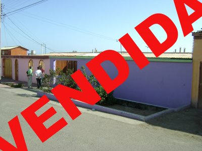 Hermosa casa con estacionamiento para 3 vehiculos,amplio patio,antejardin, todo ceramica,cerca de playa trocadero,colegios, a pasos de supermercado Jumbo.