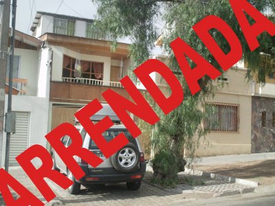 Hermosa y amplia casa ubicada en sector avenida Brasil,cerca de supermercados,clinica Antofagasta,Hospital Militar,Hospital regional,colegios,sucursales bancarias y a cuatro cuadras del mar.
Piso flotante en toda la propiedad excepto cocina y baños,ventanas y escaleras de pino oregon,estacionamiento
