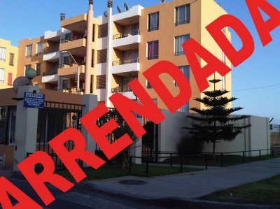 Amplio departamento locomoción a la puerta,cortinas y persianas, estacionamiento,seguridad y sistema de conserjería las 24 horas del día.
