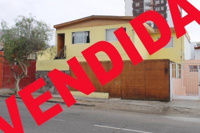 Amplia casa en excelente secor residencial,ideal para empresa o familia numerosa,estacionemiento,antejardin,patio amplio.
Cerca de estadio,supermercados,costanera,colegios,locomocion ala puerta.
