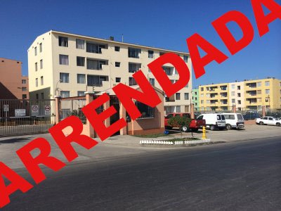 Amplio departamento en primer nivel,todo piso flotante,excepto baño y cocina.
Condominio cuenta con conserjería las 24 horas,piscina,estacionamiento,quinchas para asados y locomoción a la puerta.
