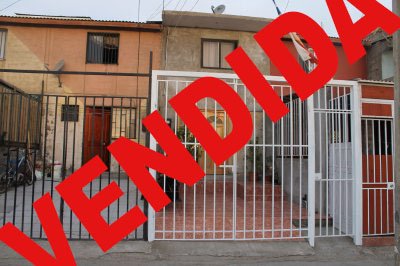 Casa ampliada en excelente sector,con estacionamiento,ampliaciones a tercer nivel y loza para seguir construyendo.
Todo cerámica y bloque.