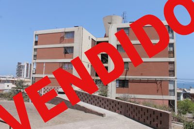 Amplio departamento en cuarto nivel,con hermosa vista y en excelente sector residencial.
Propiedad completa de material solido en muros interiores.
Gran balcón para lavanderia y bodega.