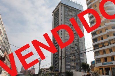Amplio departamento con hermosa vista a la ciudad ubicado en piso numero 22.
Cocina americana,2 baños y tres amplios dormitorios.
A pasos de universidad católica,minutos del centro de la ciudad.
Conserjeria las 24 horas y ascensores nuevos de gran capacidad.