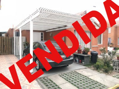Hermosa casa ampliada de un nivel en excelente sector.
Loza para un tercer dormitorio y amplio patio.
Estacionamiento para 23 vehículos.